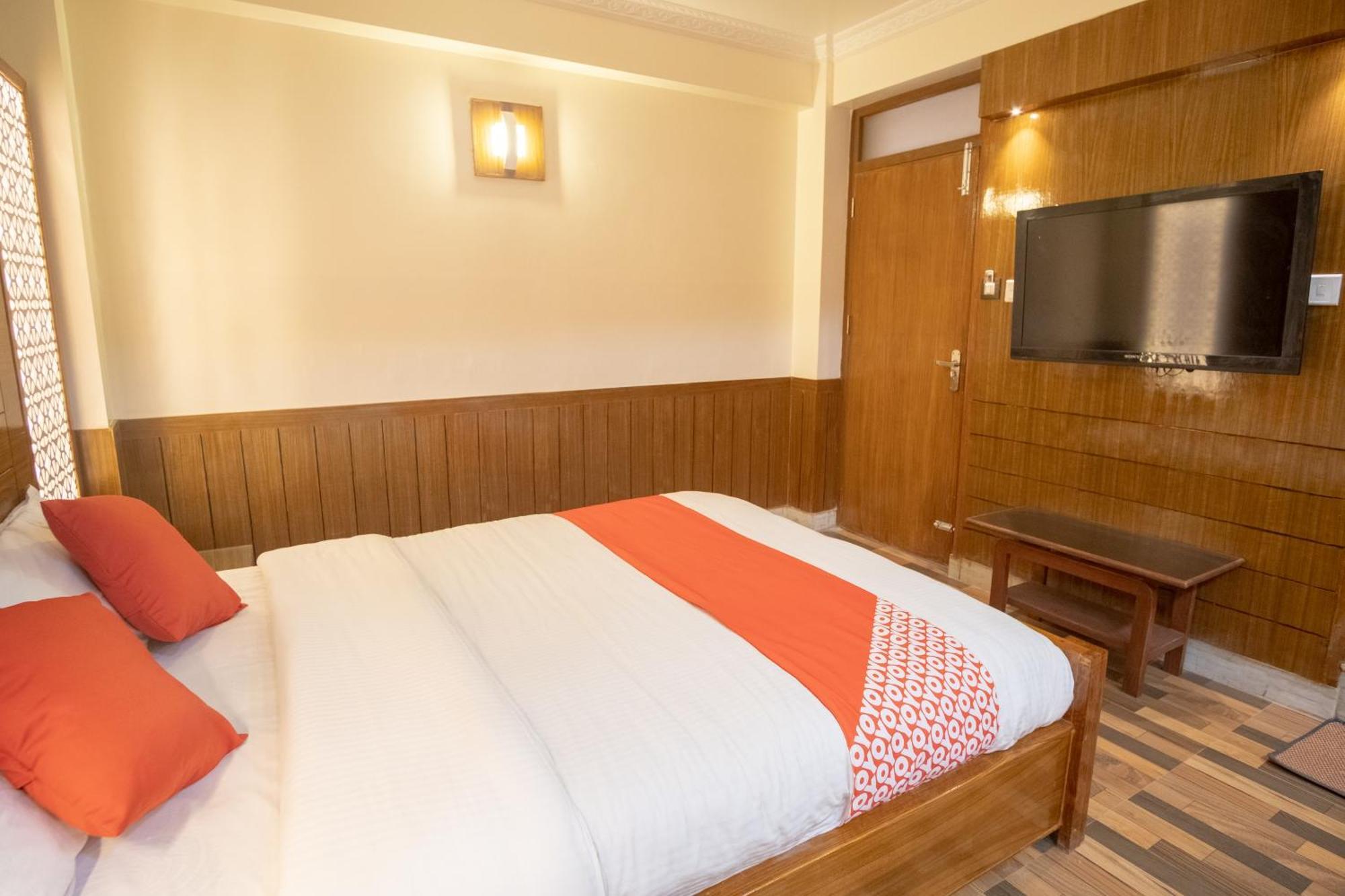 Oyo 304 Hotel Manama Balaju Ngoại thất bức ảnh